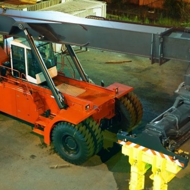 Manutenção Eixo Diferencial Reach Stacker em Fraiburgo