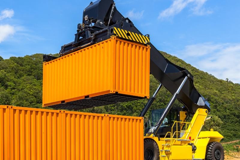 Manutenção Transmissão de Reach Stacker